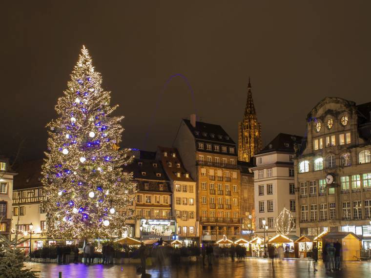 Strasbourg, Sapin de Noel Place Kleber Â© Istock