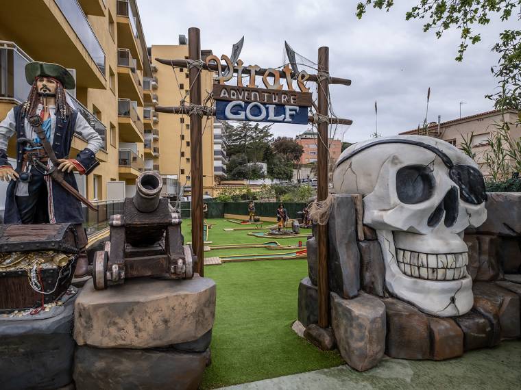 Pirate Adventure Golf