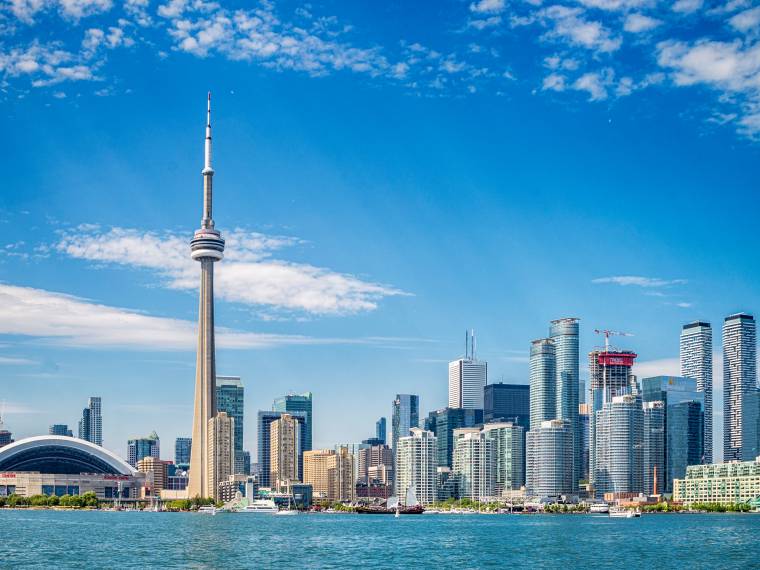 Toronto, skyline Â© AdobeStock