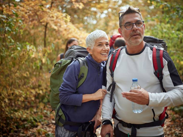 Promeneurs en forÃªt Â© AdobeStock_382418913