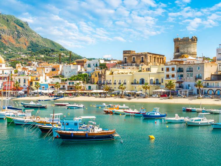 Ischia, Forio Â© AdobeStock_275945010