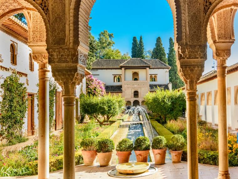 Alhambra Â© AdobeStock_157196209