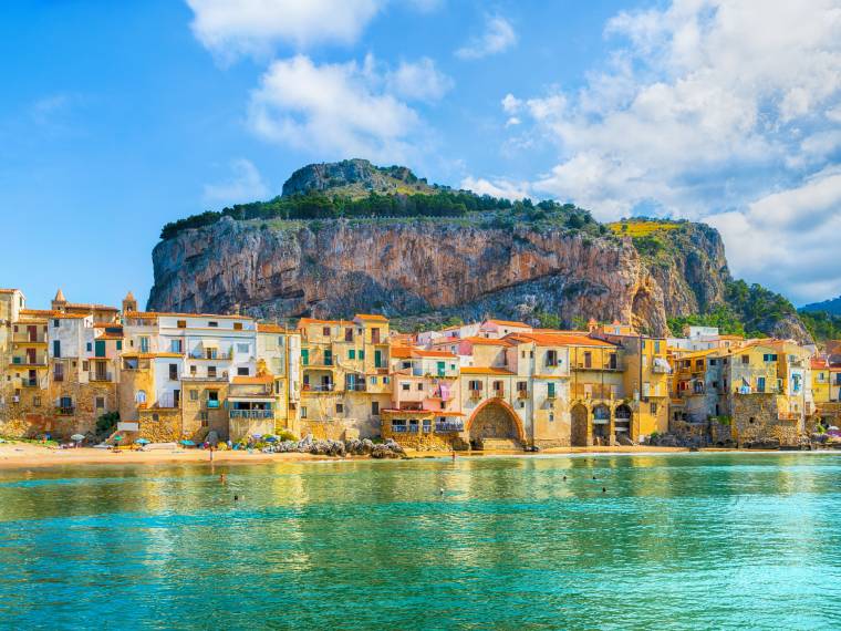 Cefalu Â© AdobeStock