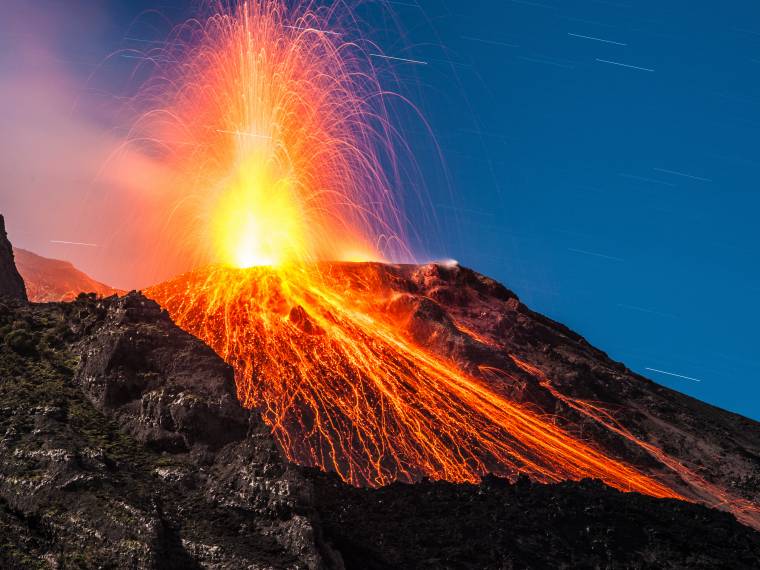 Stromboli Â© AdobeStock_347560720